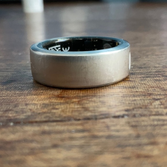 Oura Gen 3 Horizon Brushed Titanium Size 8 with charger - Picture 2 of 16